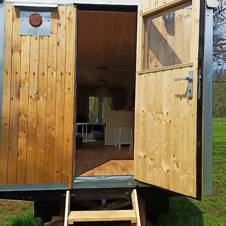 Maringotka Domov -tiny House אתר קמפינג Pecka