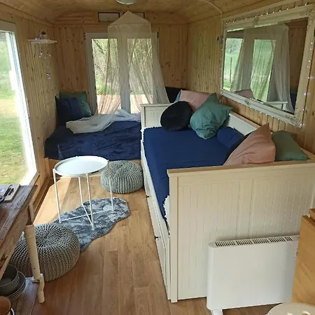 Maringotka Domov -tiny House Camping Pecka