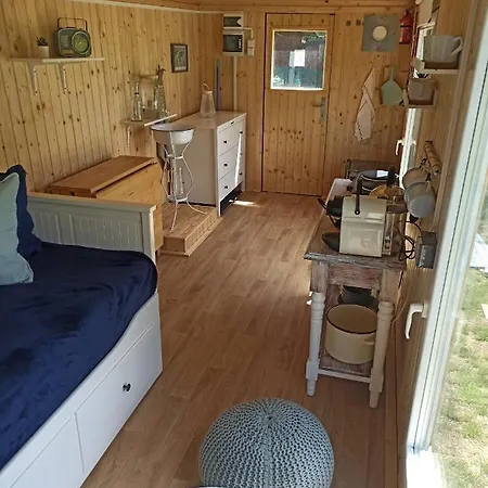 אתר קמפינג Maringotka Domov -tiny House *