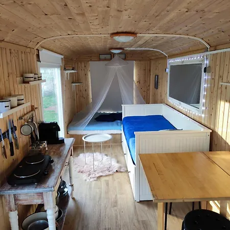אתר קמפינג Maringotka Domov -tiny House